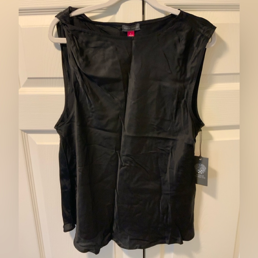 NWT Vince Camuto twist shoulder top